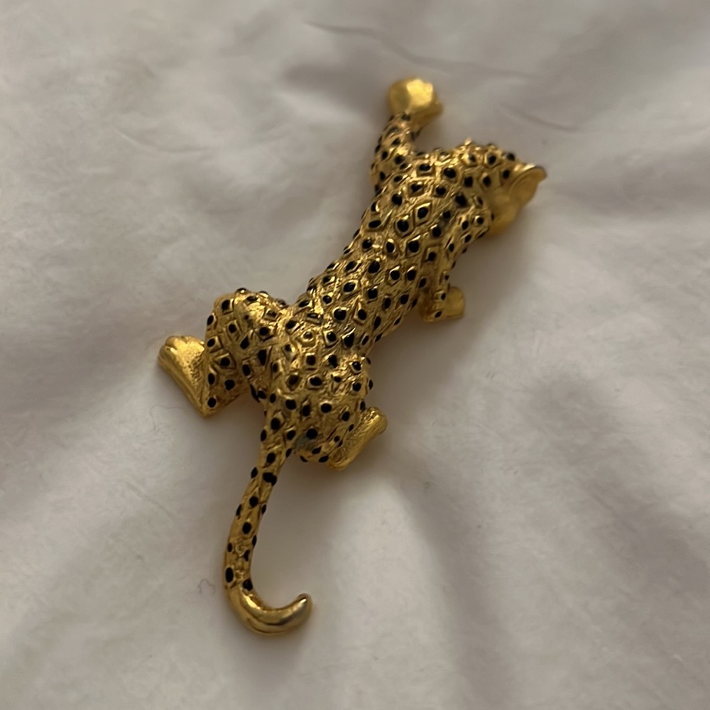 Leopard brooch
